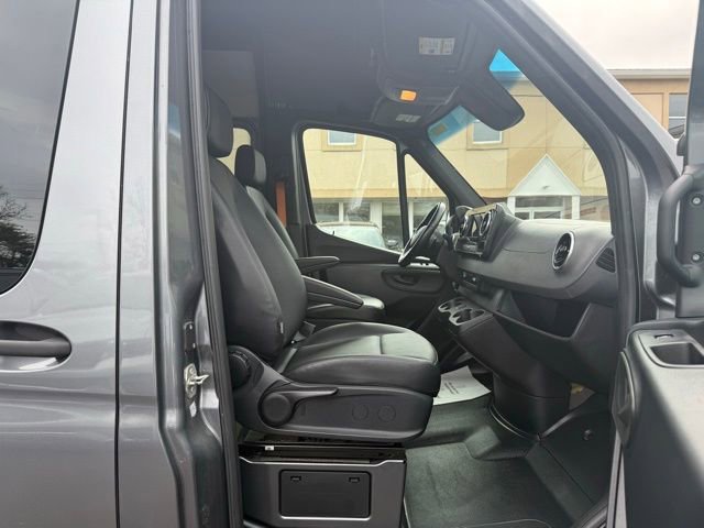 Used 2022 Mercedes-Benz Sprinter 4500 w/ Parking Package image 23