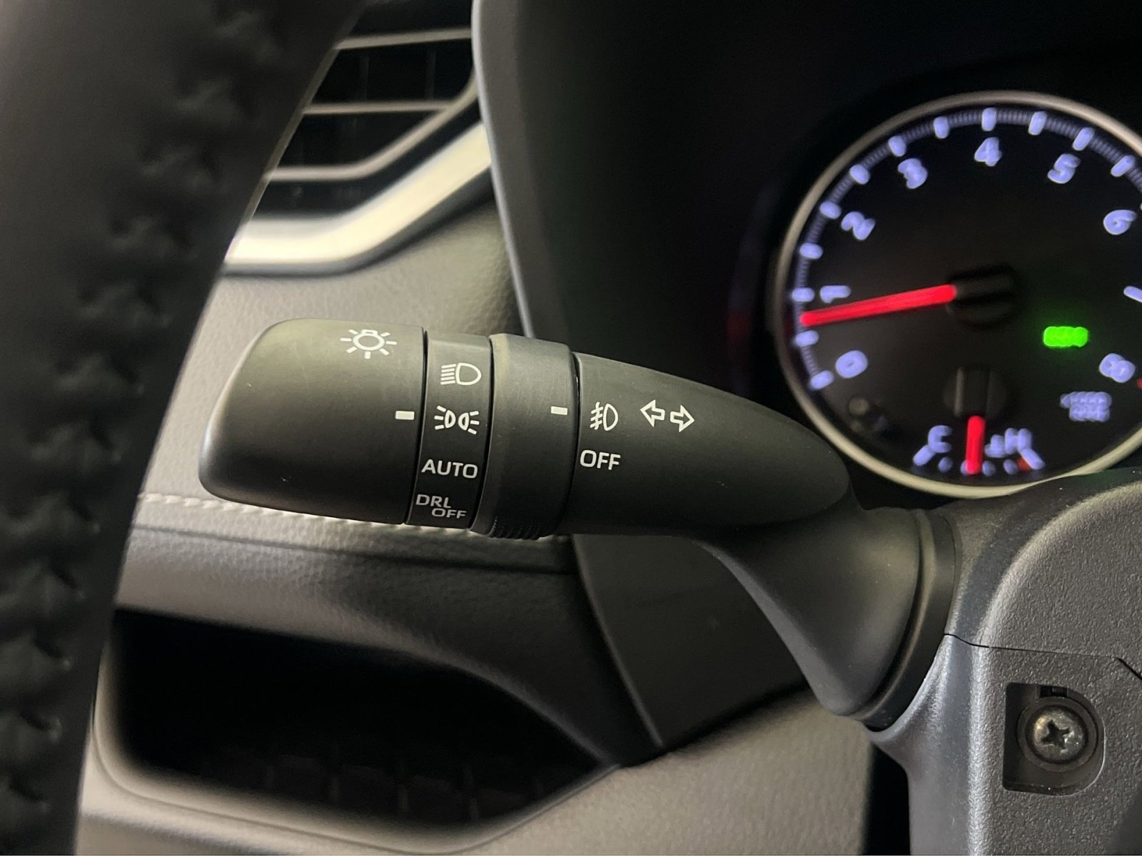 Used 2019 Toyota RAV4 XLE Premium w/ Cold Weather Package AWD/4WD image 36