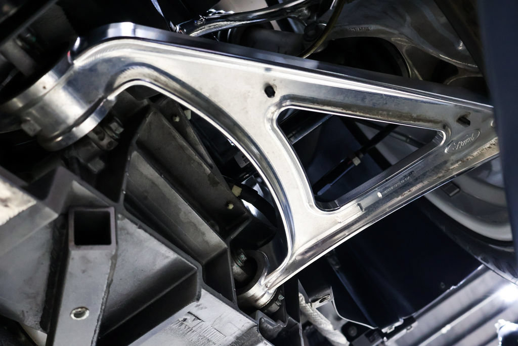 Used 2005 Ford GT RWD image 98