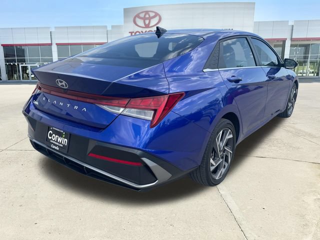 Used 2025 Hyundai Elantra SEL FWD image 5