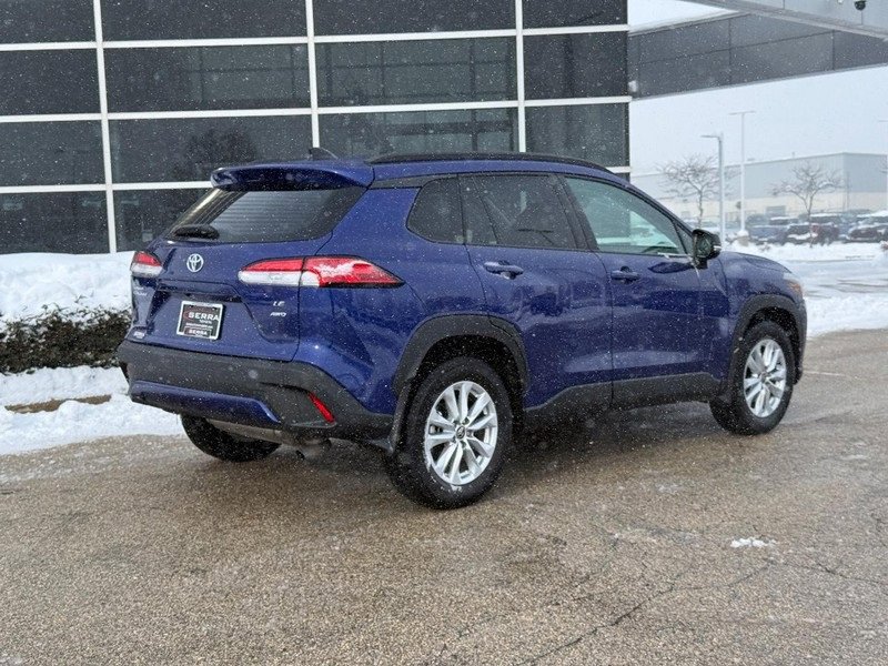 Used 2025 Toyota Corolla Cross LE image 3