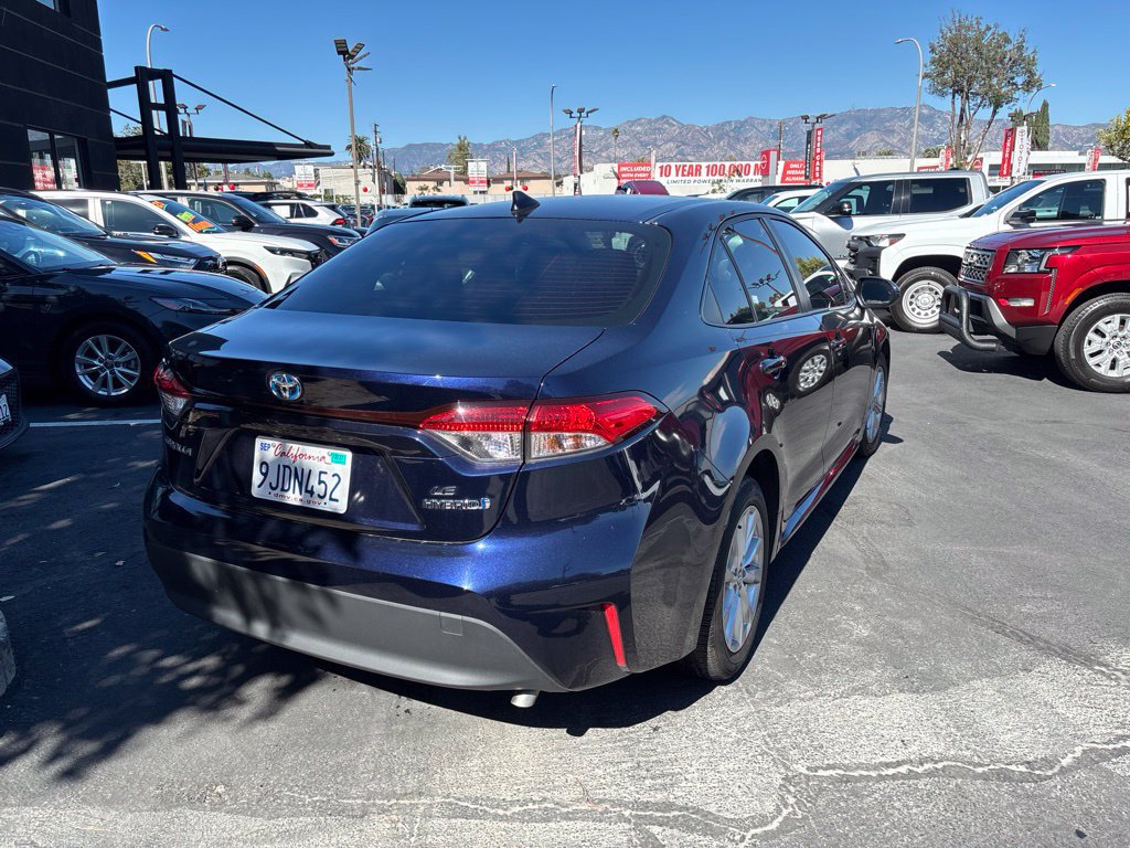 Used 2015 Toyota Prius V Two FWD image 4