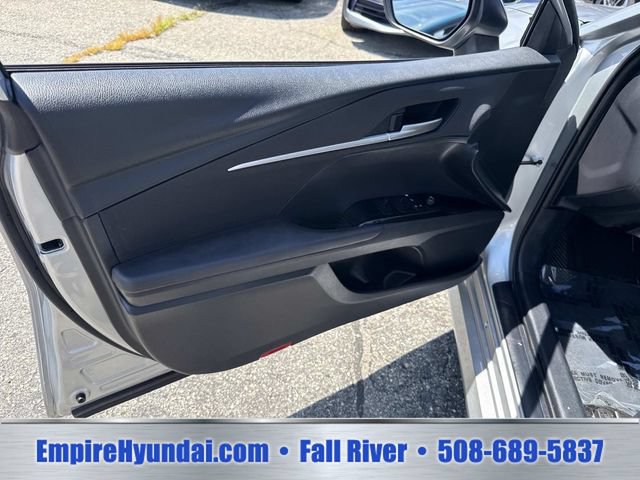 Used 2025 Toyota Camry LE FWD image 17