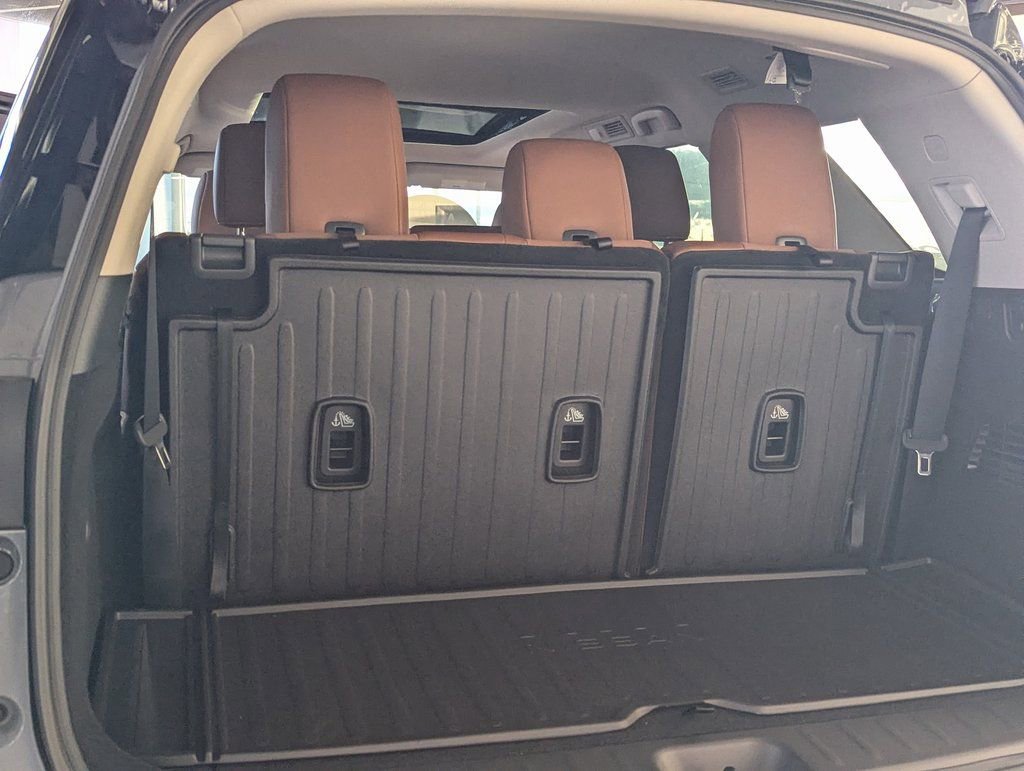 New 2026 Nissan Pathfinder Platinum image 32