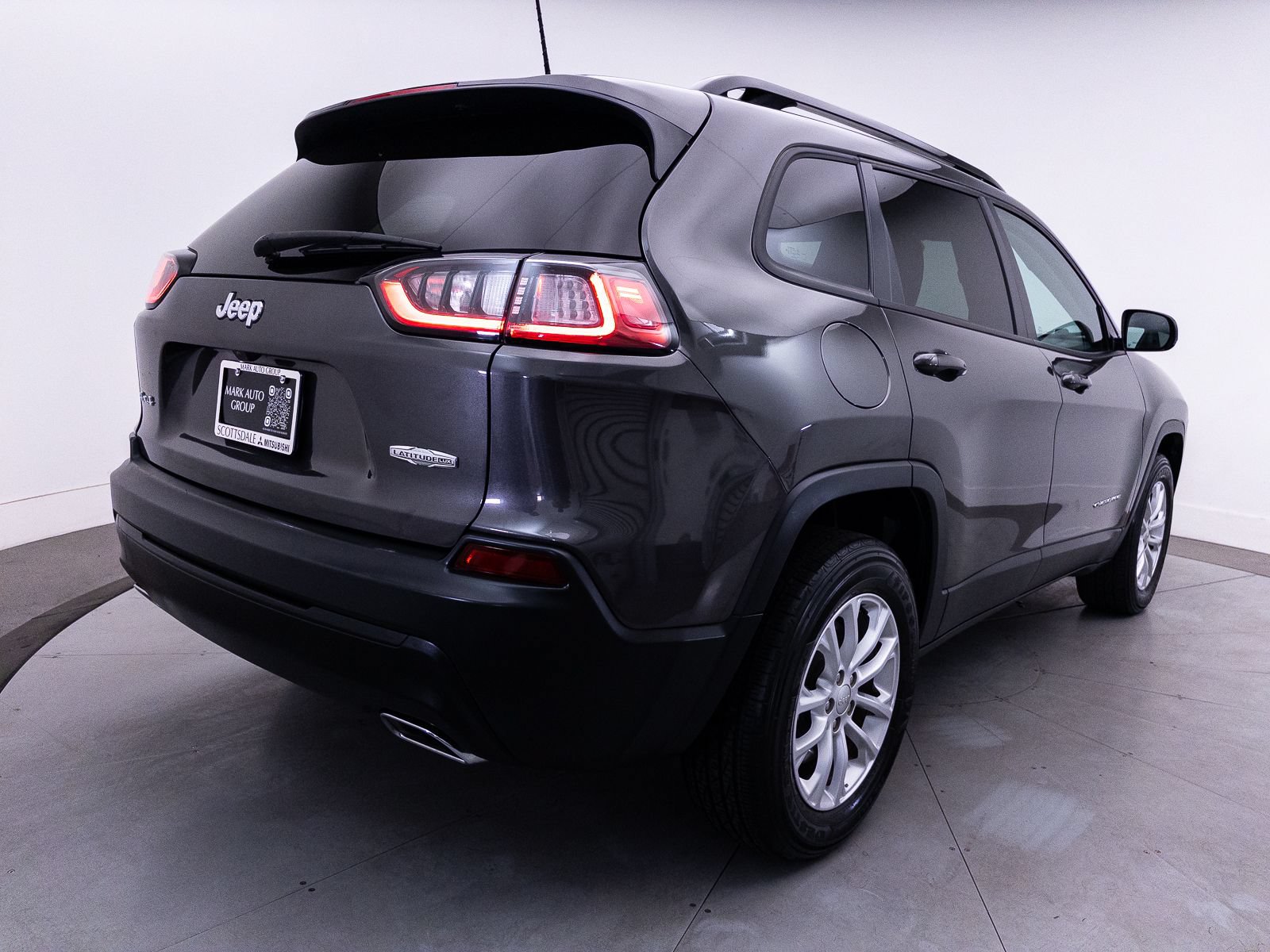 Used 2022 Jeep Cherokee Latitude Lux w/ Sun & Sound Group AWD/4WD image 18