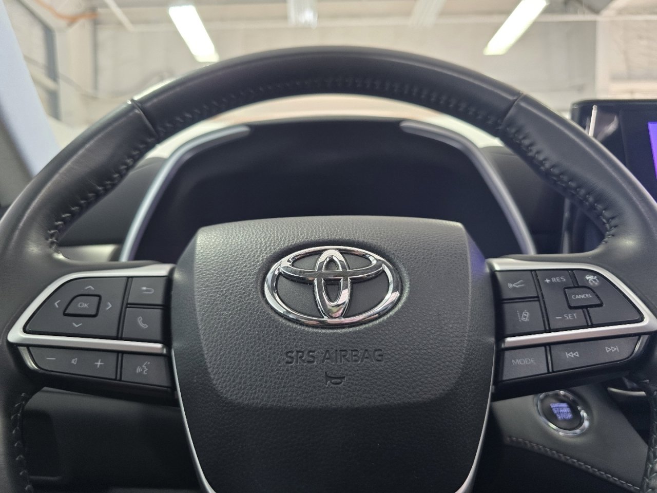 Used 2023 Toyota Highlander XLE AWD/4WD image 27