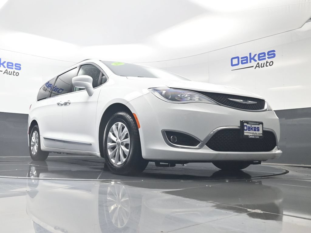 Used 2017 Chrysler Pacifica Touring-L FWD image 35