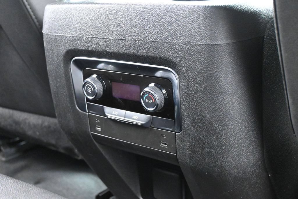 Used 2025 Chevrolet Suburban LT RWD image 47
