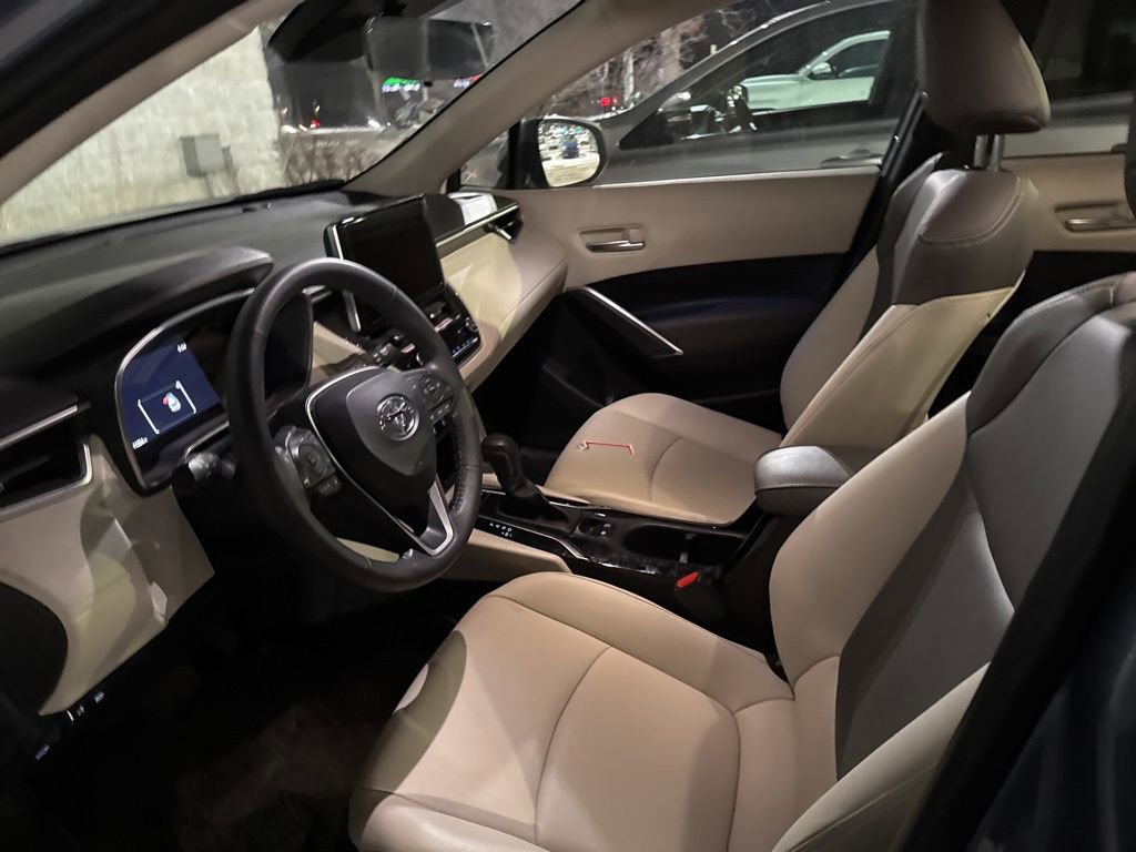 Used 2024 Toyota Corolla Cross XLE image 12