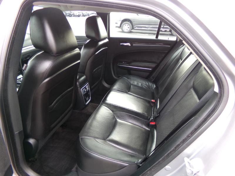 Used 2018 Chrysler 300 Limited image 29