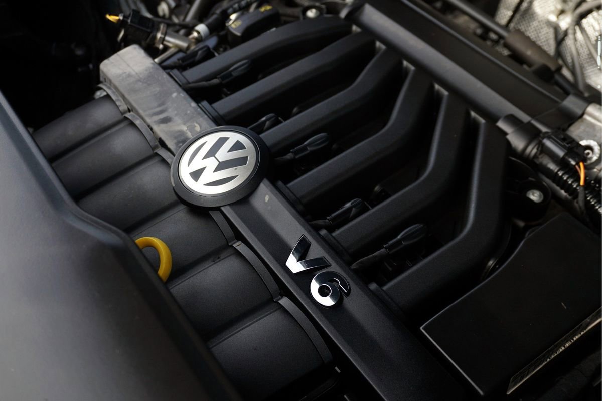 Used 2020 Volkswagen Atlas Cross Sport SE w/ Towing Package image 12