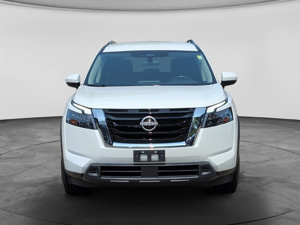 Used 2025 Nissan Pathfinder SV AWD/4WD image 2
