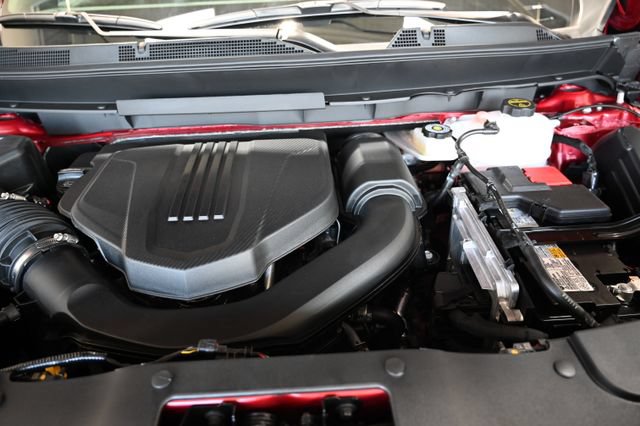 New 2027 Chevrolet Traverse LT w/ Sun and Wheel Package FWD image 32