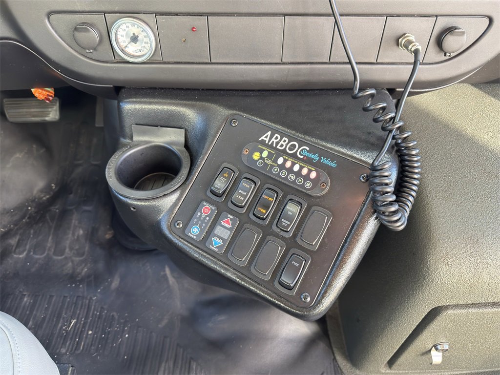 Used 2014 Chevrolet Express 4500 Base w/ Shuttle Bus Package image 28