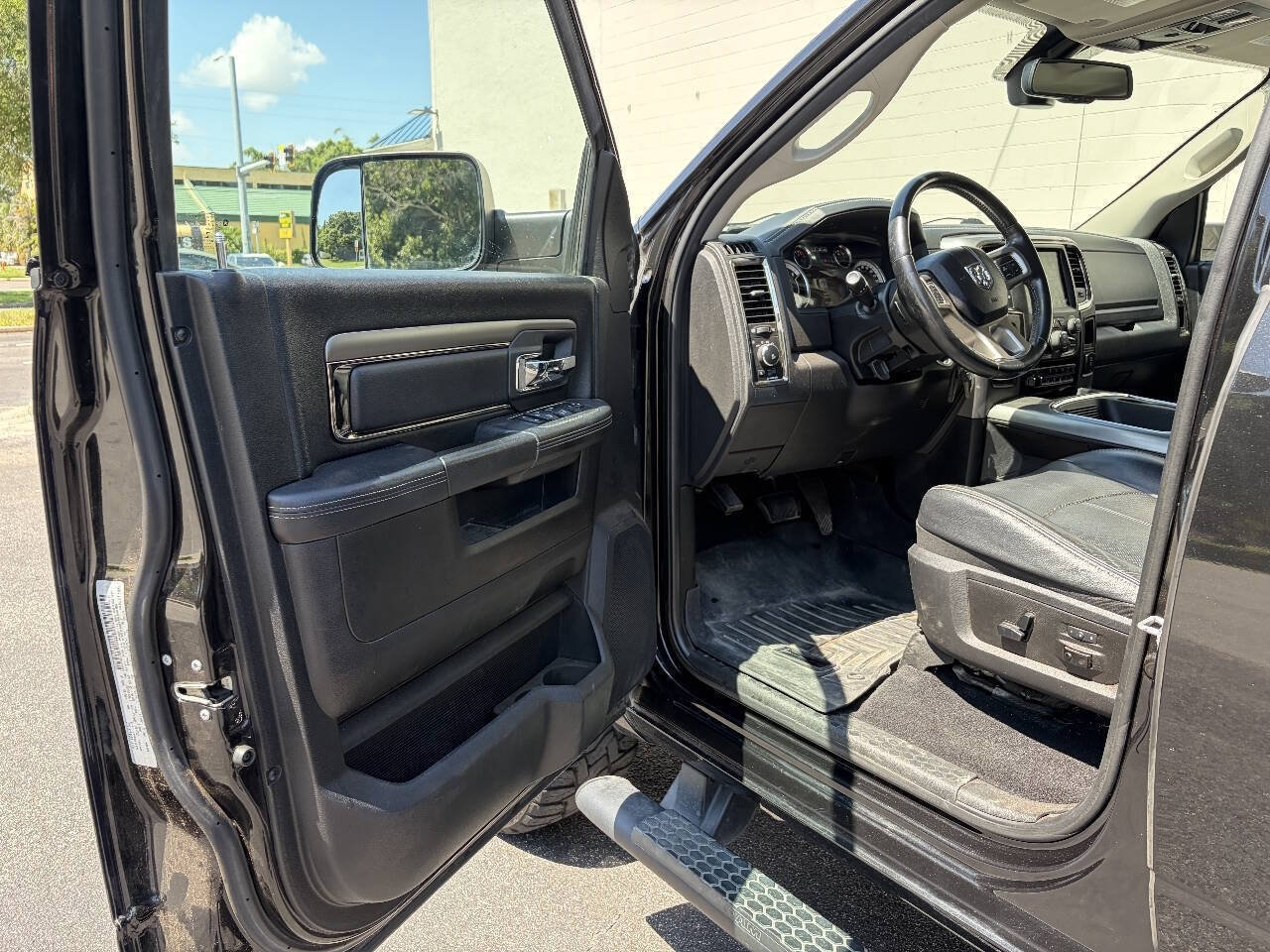 Used 2018 RAM 2500 Laramie w/ Sport Appearance Group AWD/4WD image 34