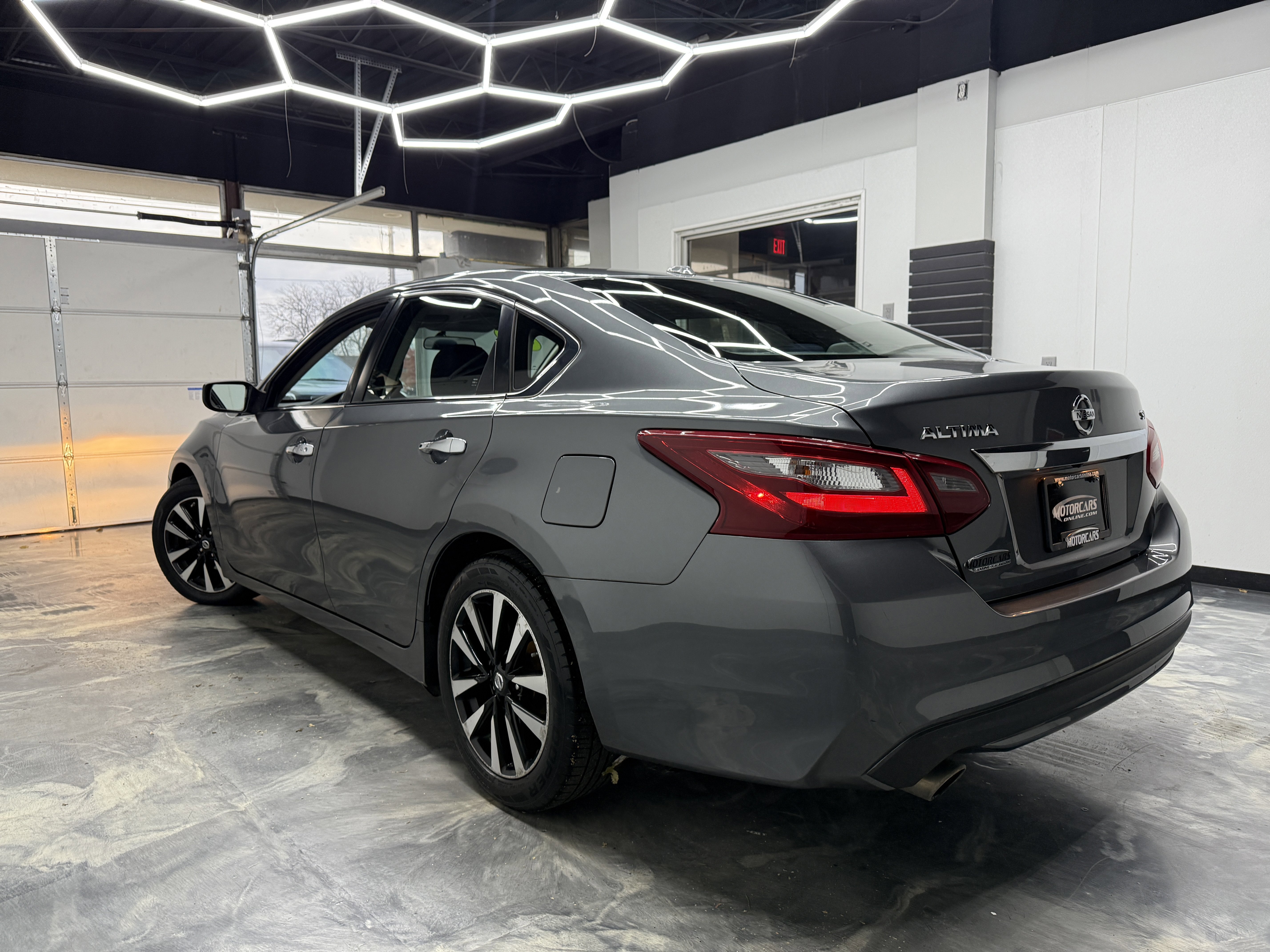 Used 2018 Nissan Altima 2.5 SV image 3