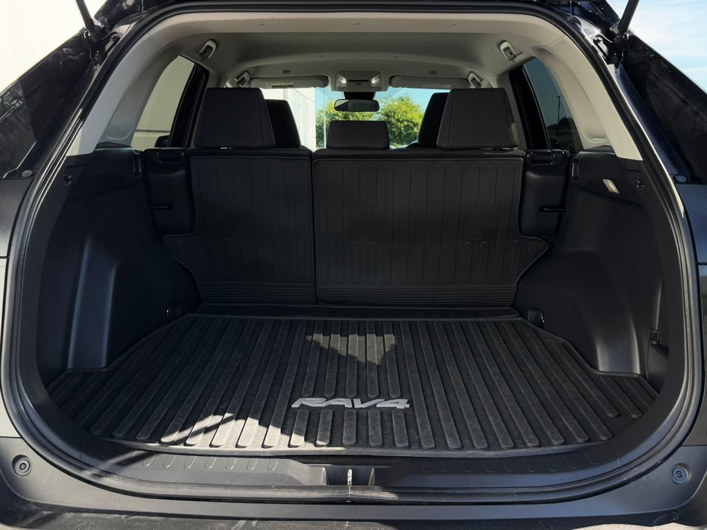 Certified 2023 Toyota RAV4 LE FWD image 21