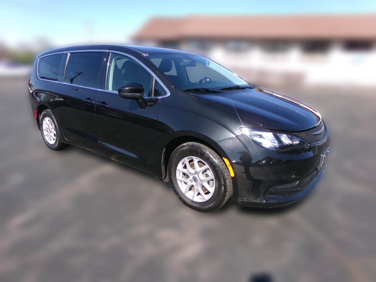 Used 2022 Chrysler Voyager LX FWD image 1