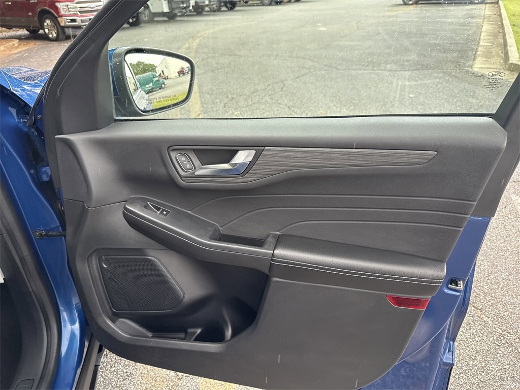 Used 2023 Ford Escape Platinum w/ Class II Trailer Tow Package image 15