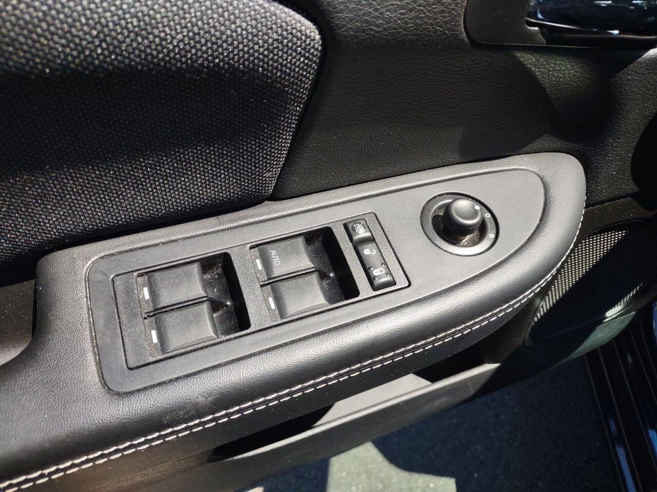Used 2014 Dodge Avenger SE w/ Rallye Appearance Group FWD image 9
