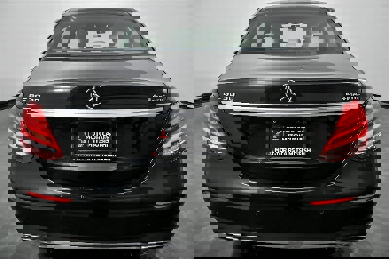 Used 2017 Mercedes-Benz E 300 4MATIC image 10