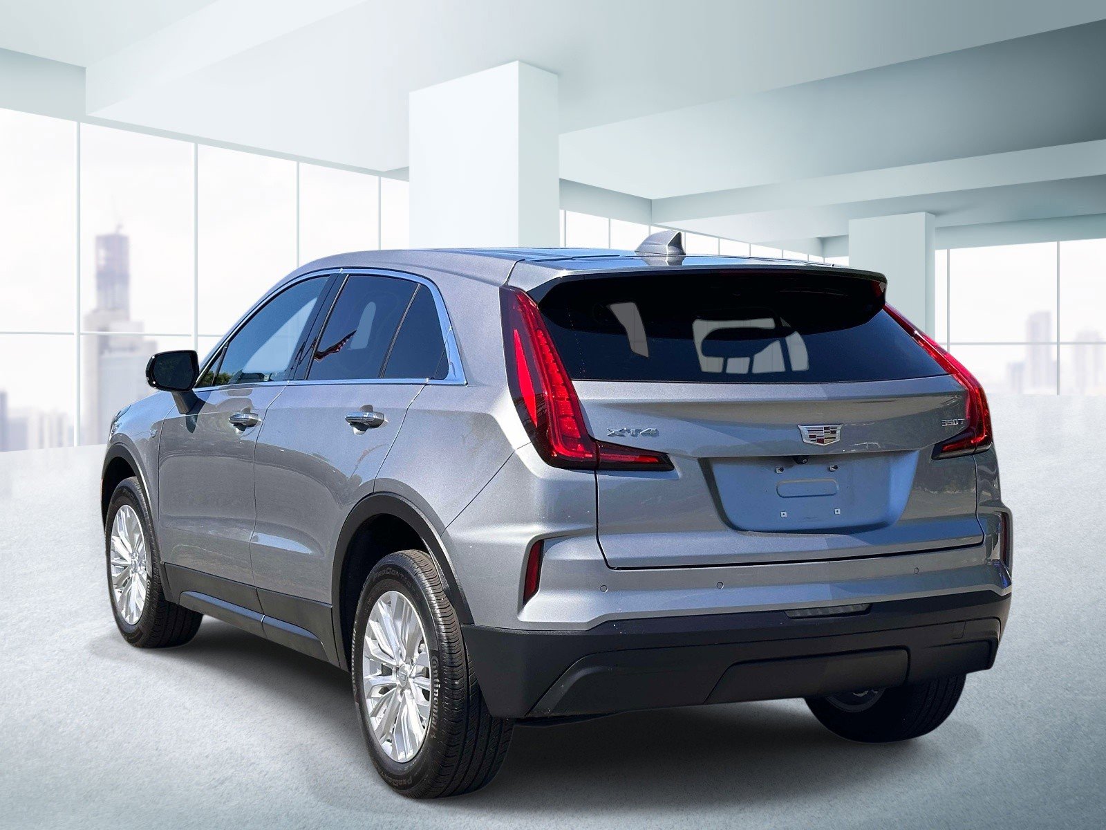Used 2024 Cadillac XT4 Luxury w/ Cold Weather Package FWD image 3