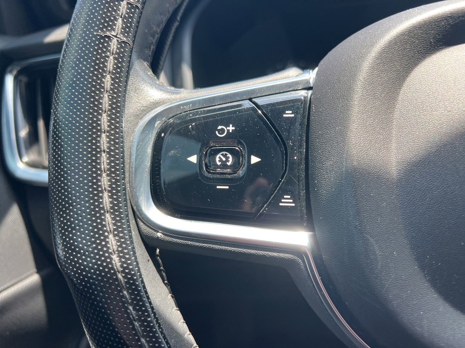 Used 2019 Volvo S90 T5 Momentum FWD image 16