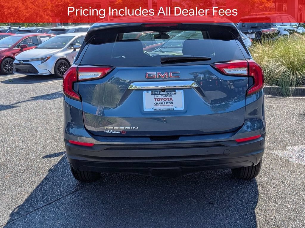 Used 2024 GMC Terrain SLE w/ Driver Convenience Package FWD image 5