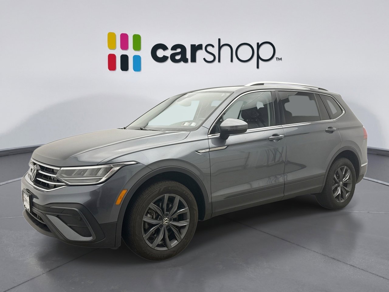 Used 2022 Volkswagen Tiguan SE image 1