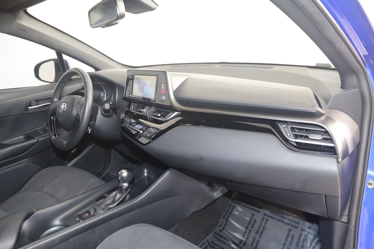 Used 2018 Toyota C-HR XLE FWD image 37