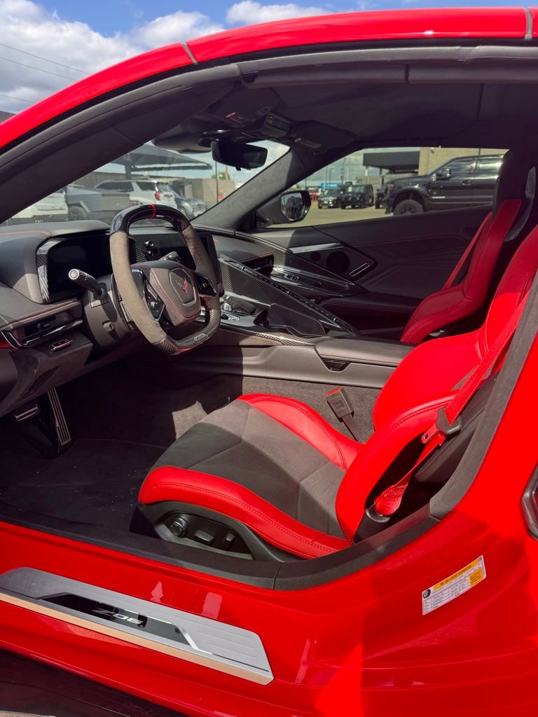 Used 2025 Chevrolet Corvette Z06 w/ Stealth Interior Trim Package RWD image 6