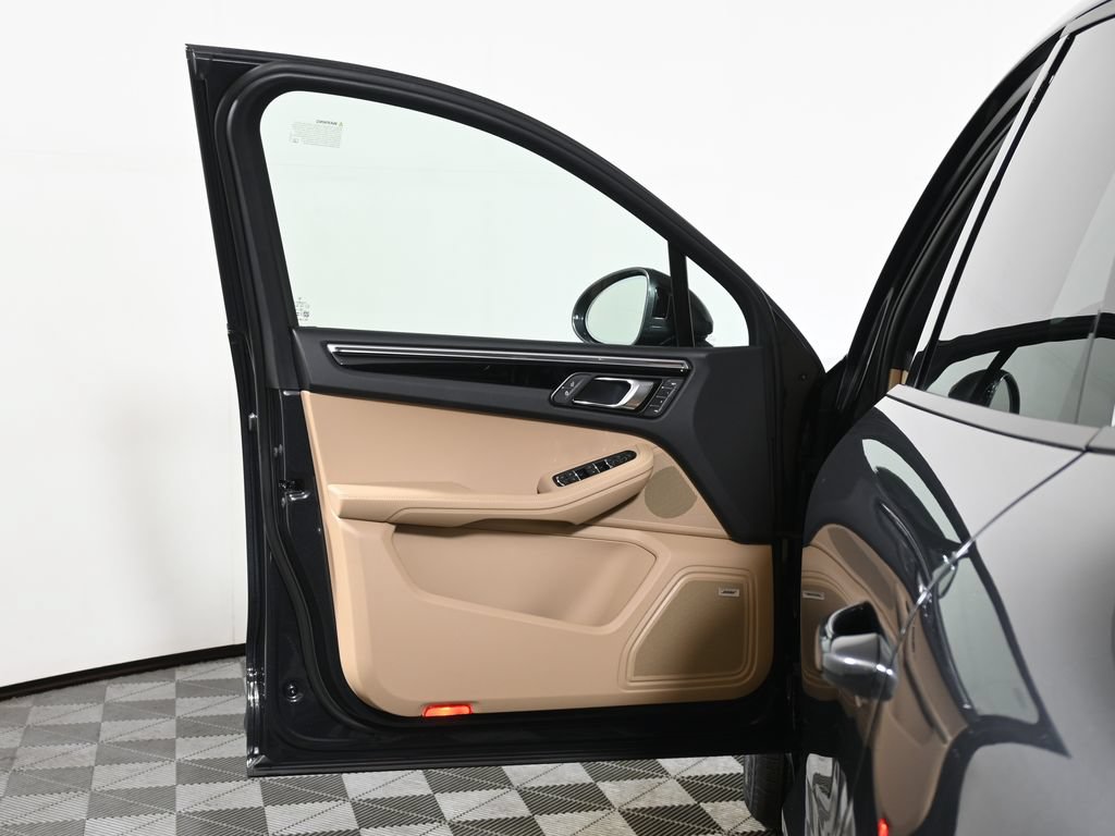 New 2026 Porsche Macan AWD/4WD image 31
