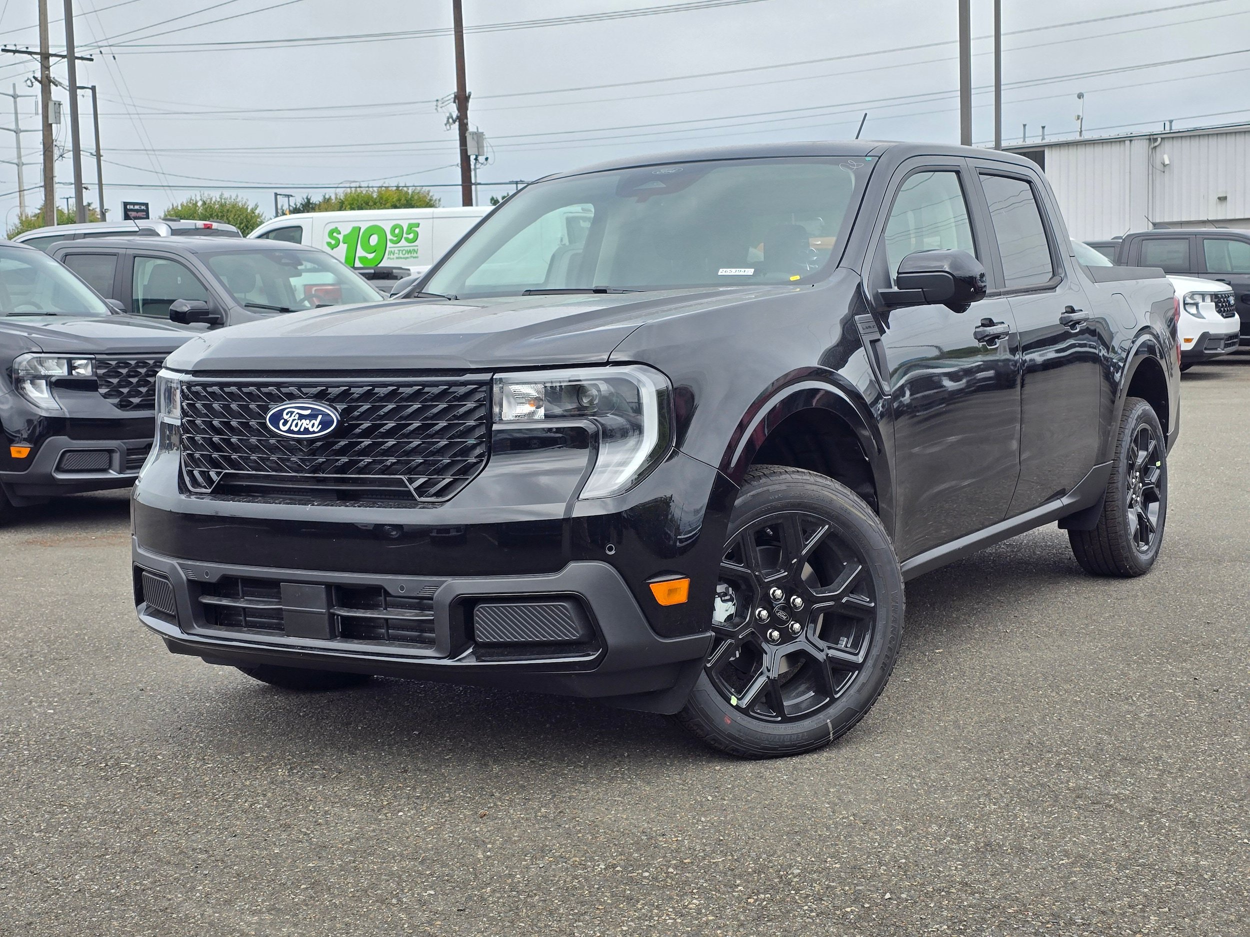 New 2026 Ford Maverick Lariat w/ Black Appearance Package