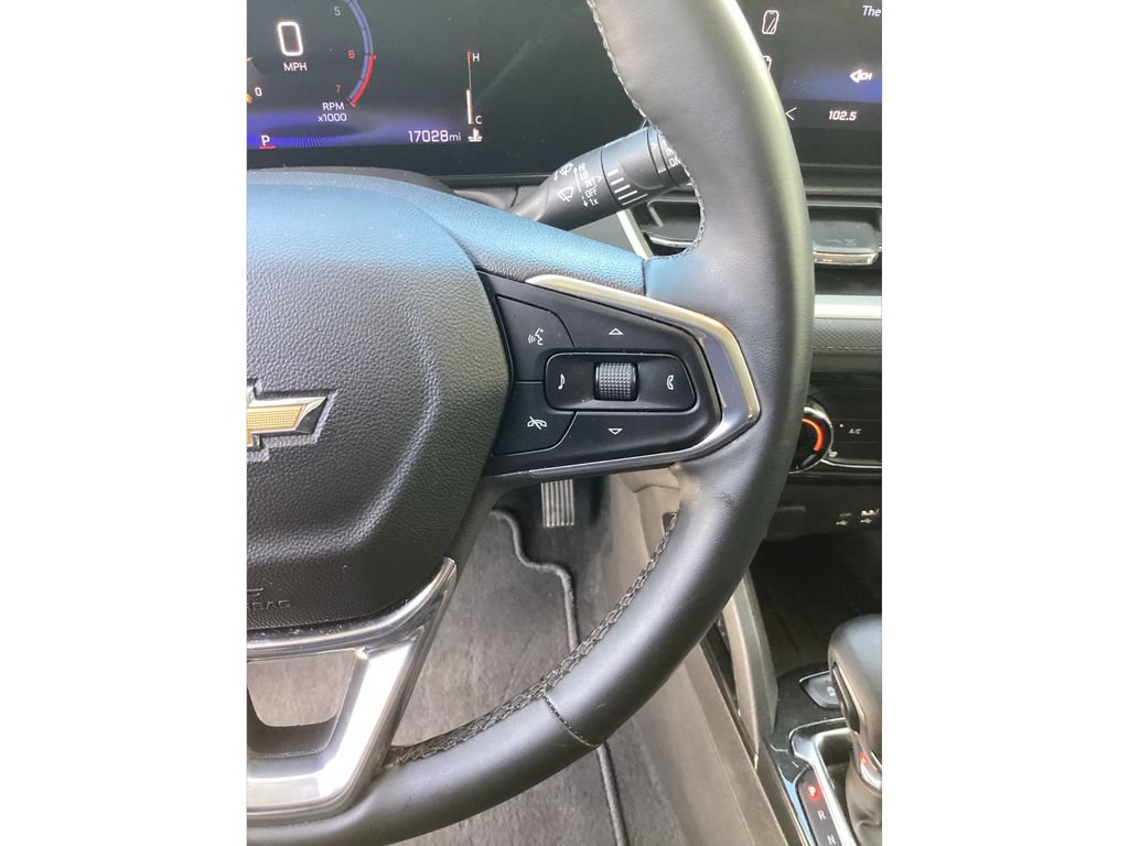 Used 2025 Chevrolet TrailBlazer LT w/ LT Cold Weather Package FWD image 30