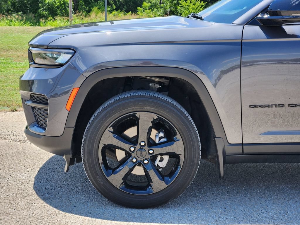 Used 2023 Jeep Grand Cherokee Altitude RWD image 8