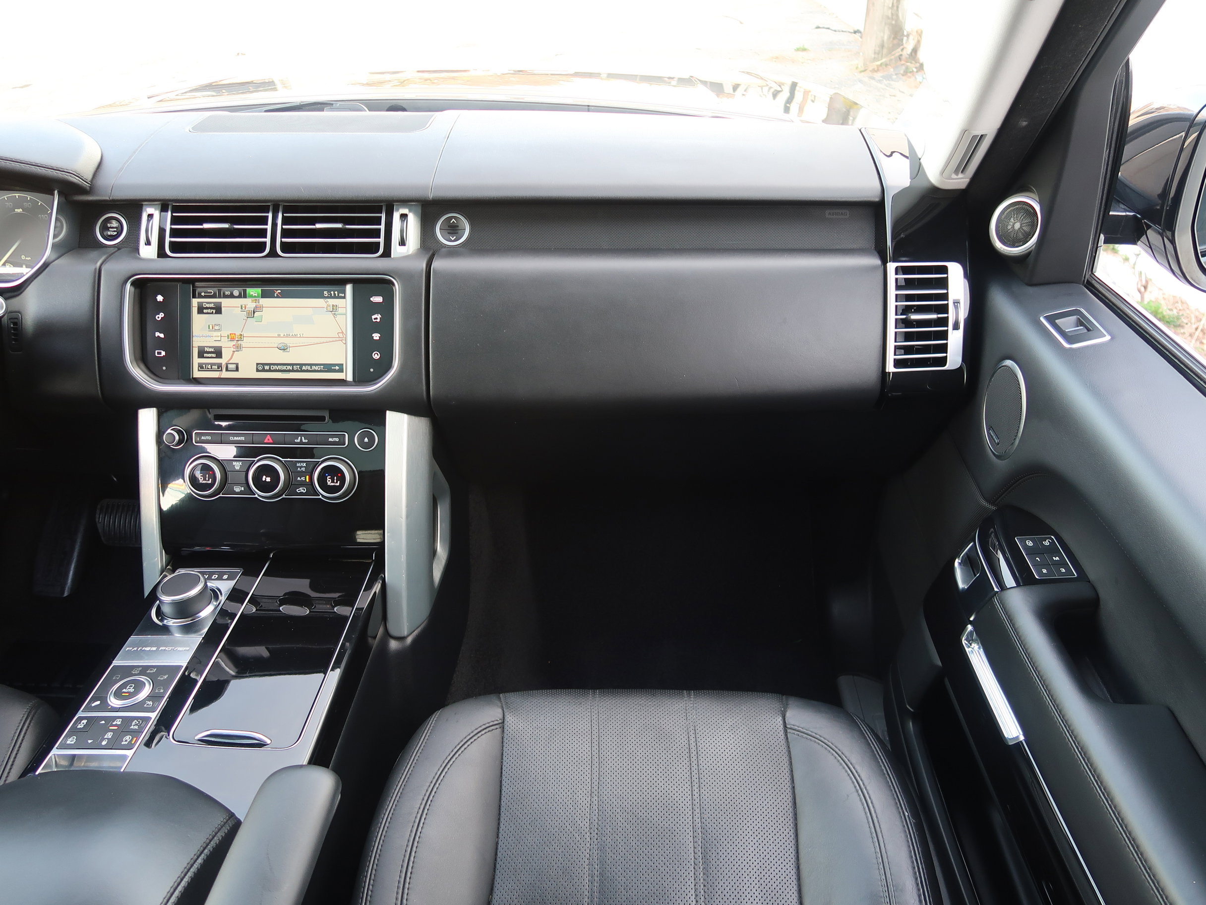 Used 2016 Land Rover Range Rover HSE image 15