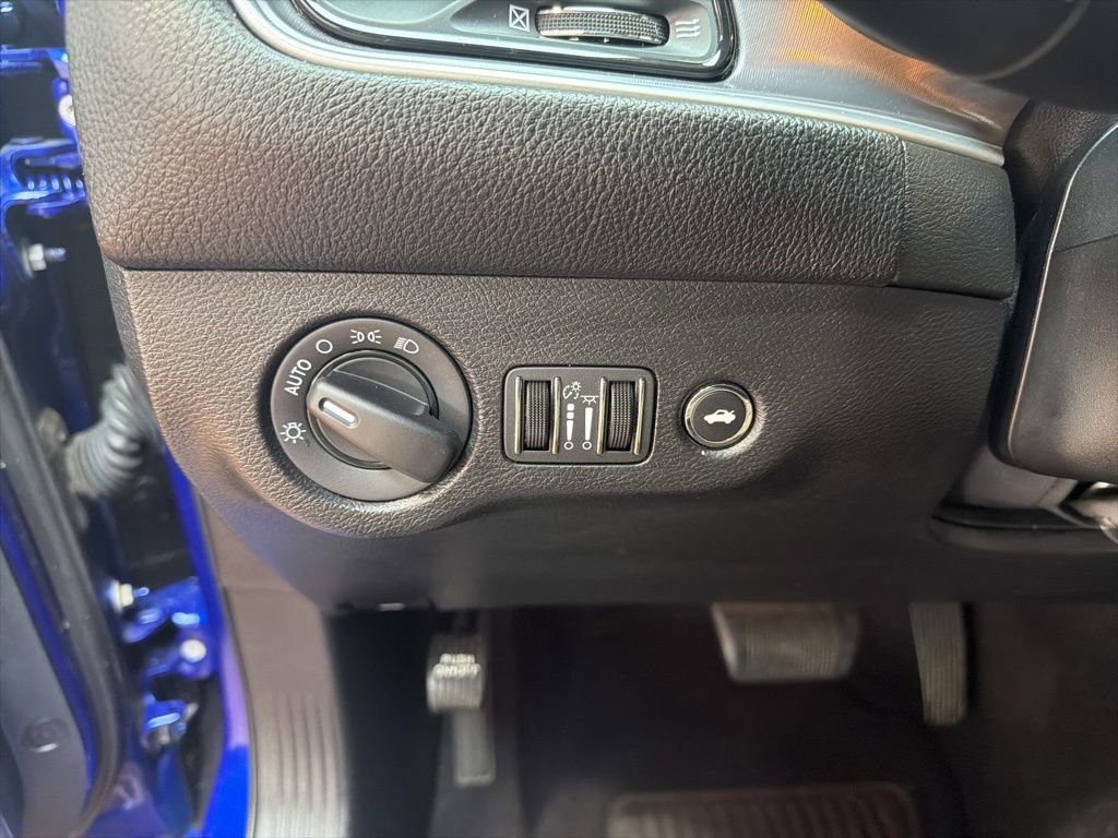 Used 2020 Dodge Challenger SXT RWD image 15