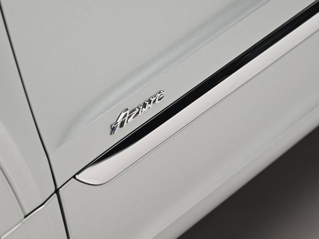 Used 2025 Bentley Bentayga Extended Wheelbase AWD/4WD image 33