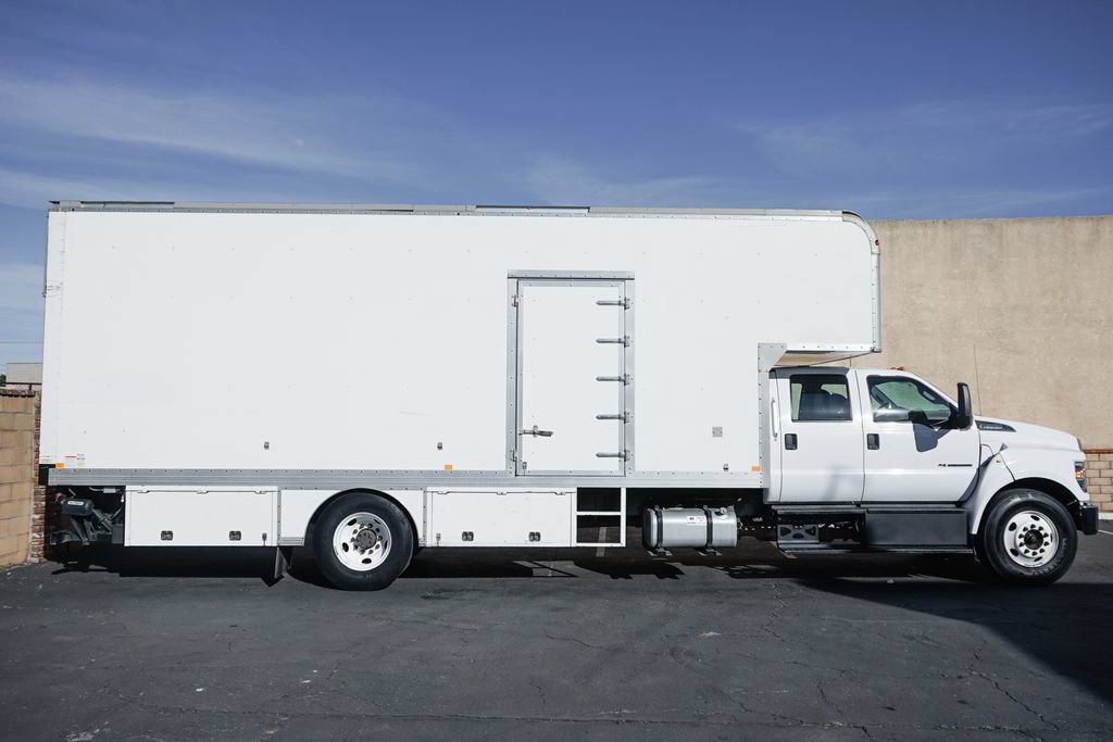 Used 2016 Ford F650 2WD Crew Cab Super Duty image 15