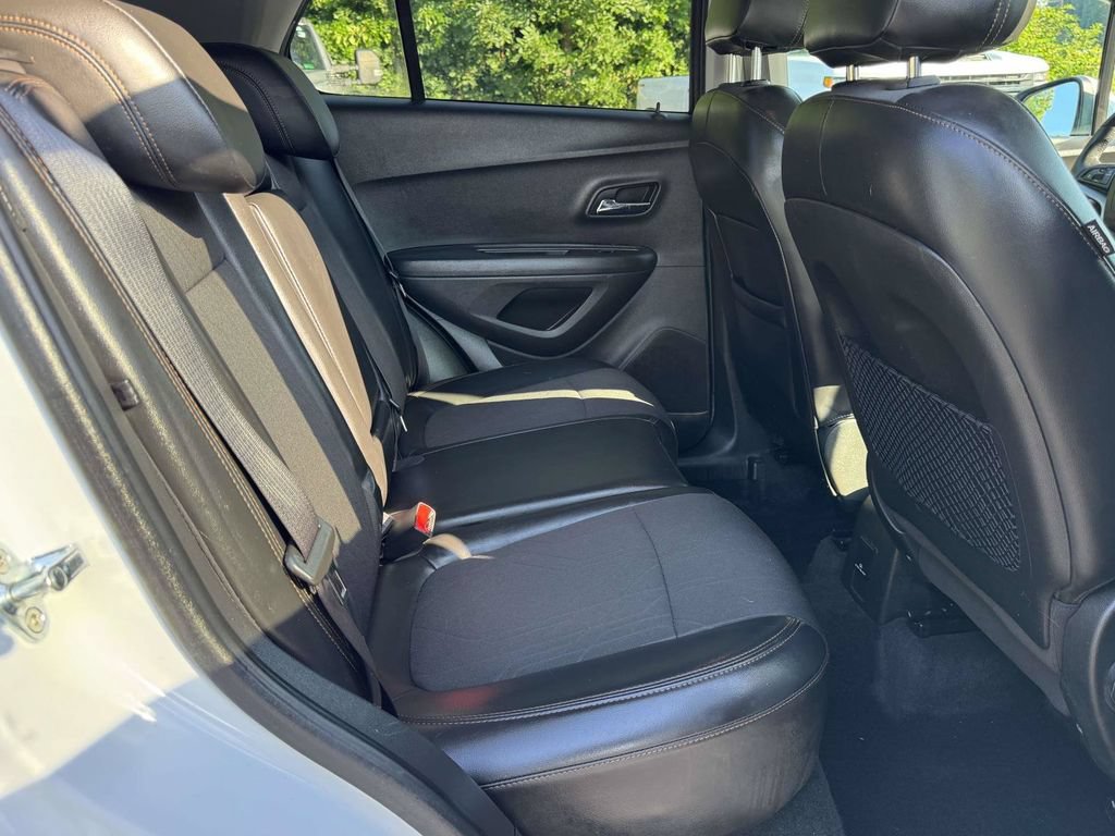 Used 2020 Chevrolet Trax LT w/ LT Convenience Package FWD image 15