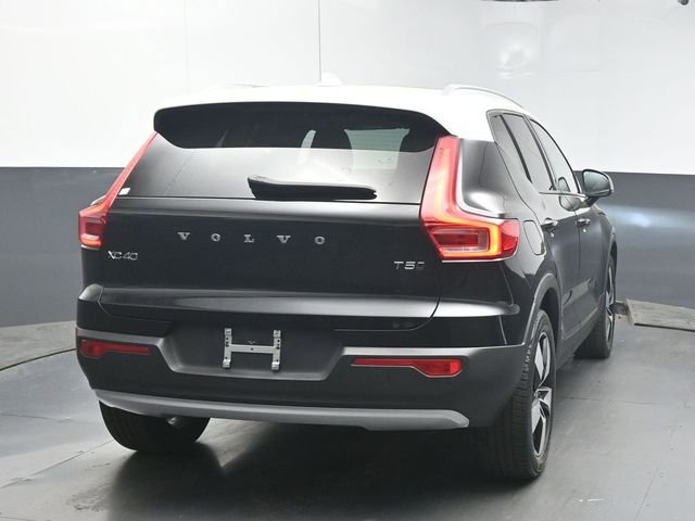 Used 2020 Volvo XC40 T5 Momentum w/ Premium Package image 7