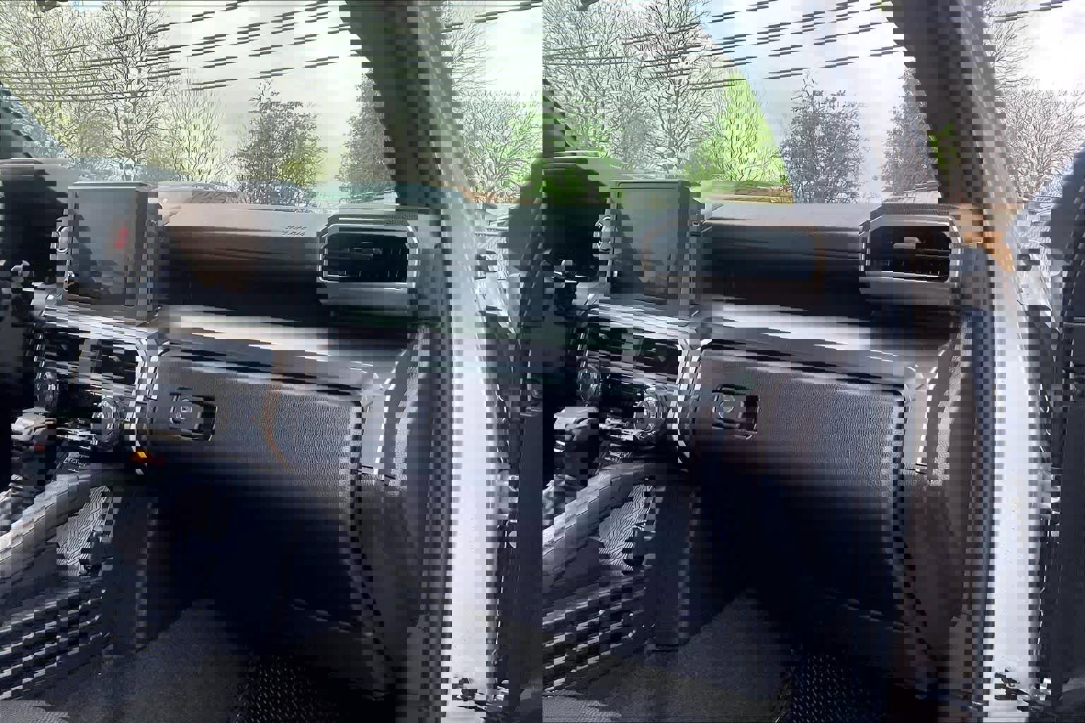 Used 2025 Toyota 4Runner TRD Off-Road image 18