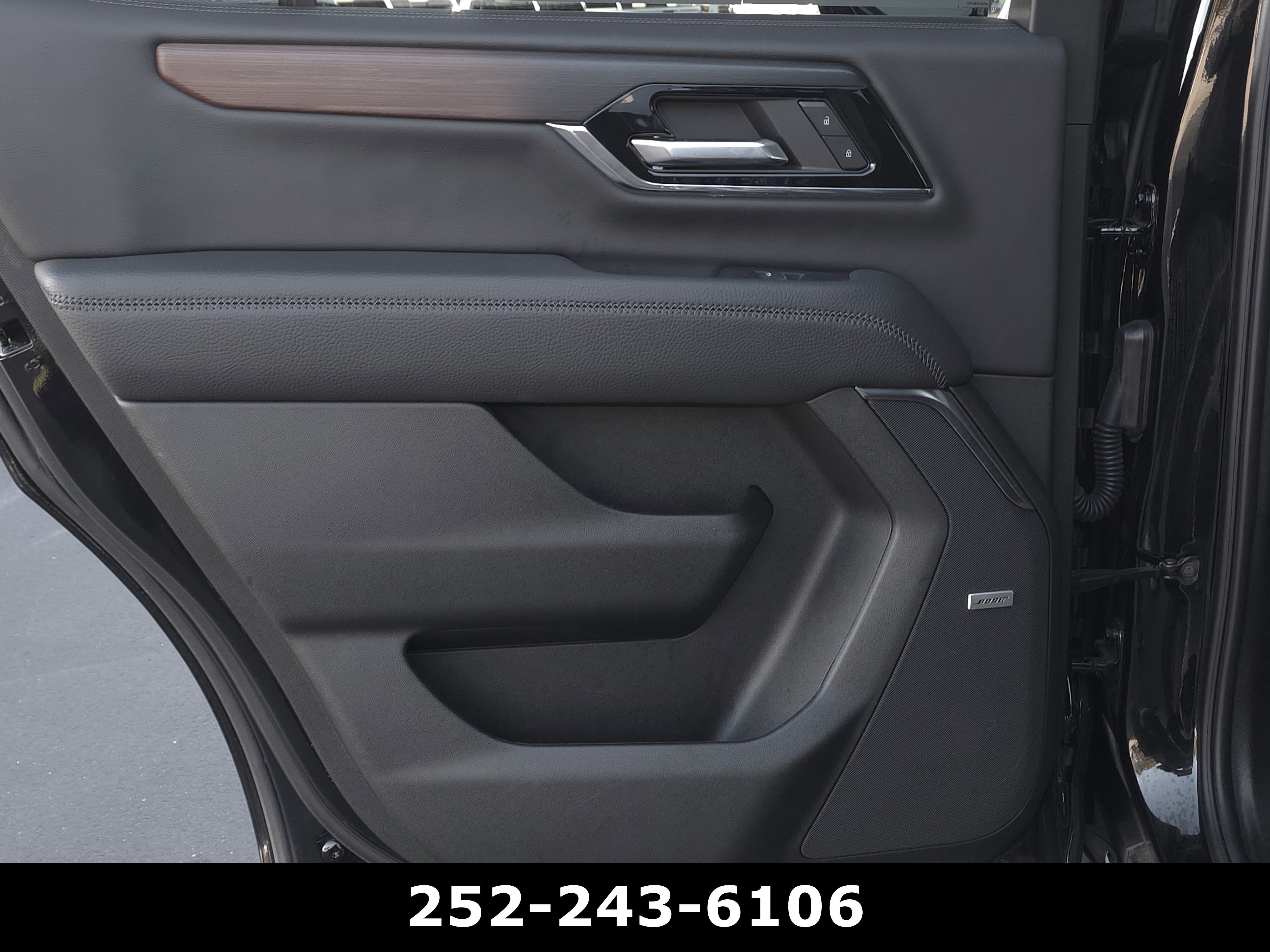 Used 2025 GMC Yukon Denali AWD/4WD image 39