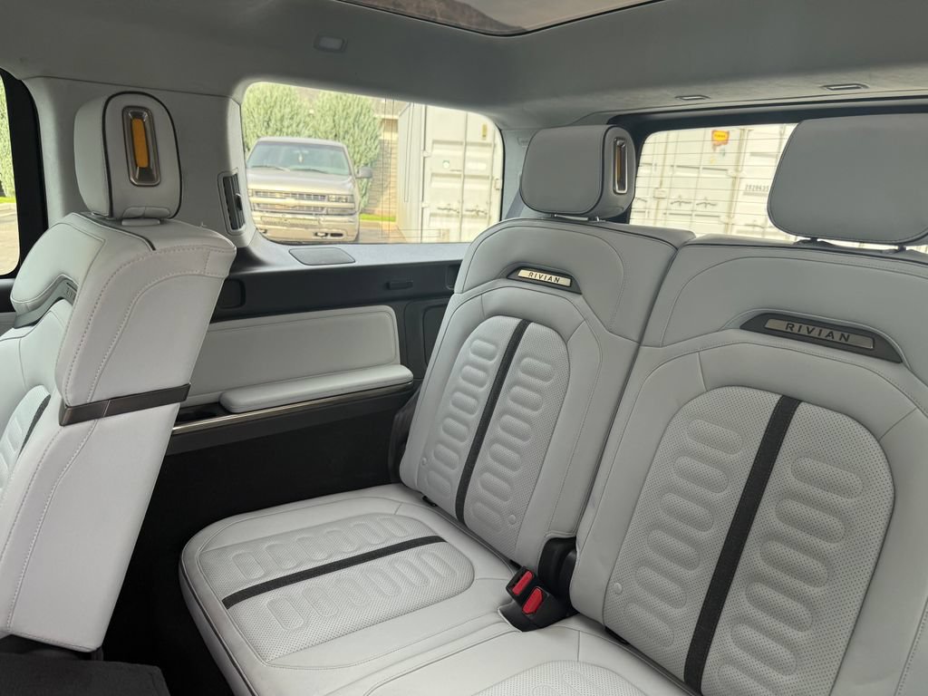 Used 2023 Rivian R1S Adventure AWD/4WD image 39