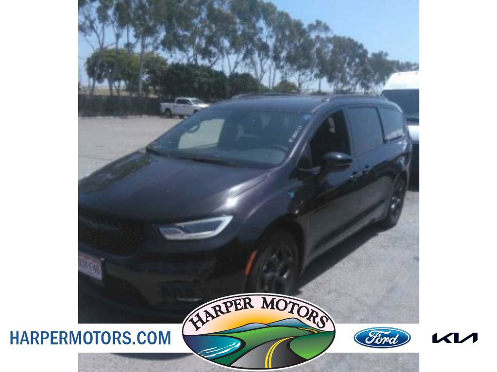 Used 2024 Chrysler Pacifica Premium