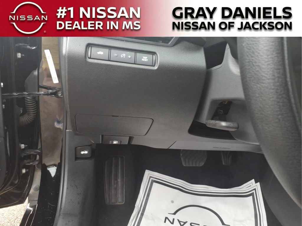 Used 2025 Nissan Altima 2.5 SV AWD/4WD image 18