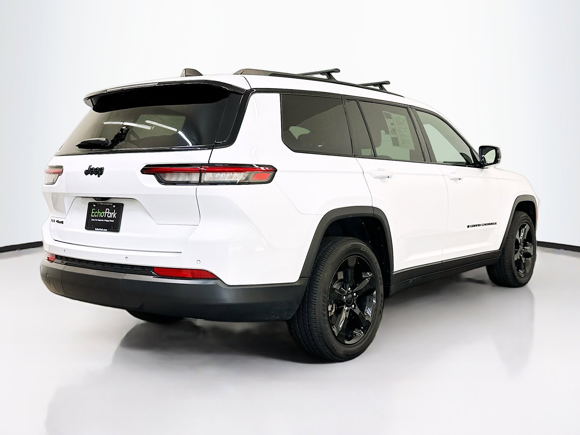 Used 2023 Jeep Grand Cherokee L Laredo image 9