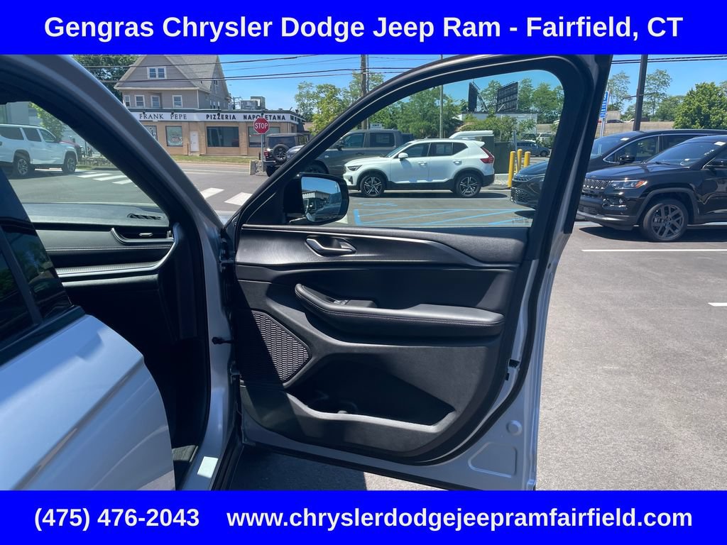 Certified 2024 Jeep Grand Cherokee Altitude AWD/4WD image 12