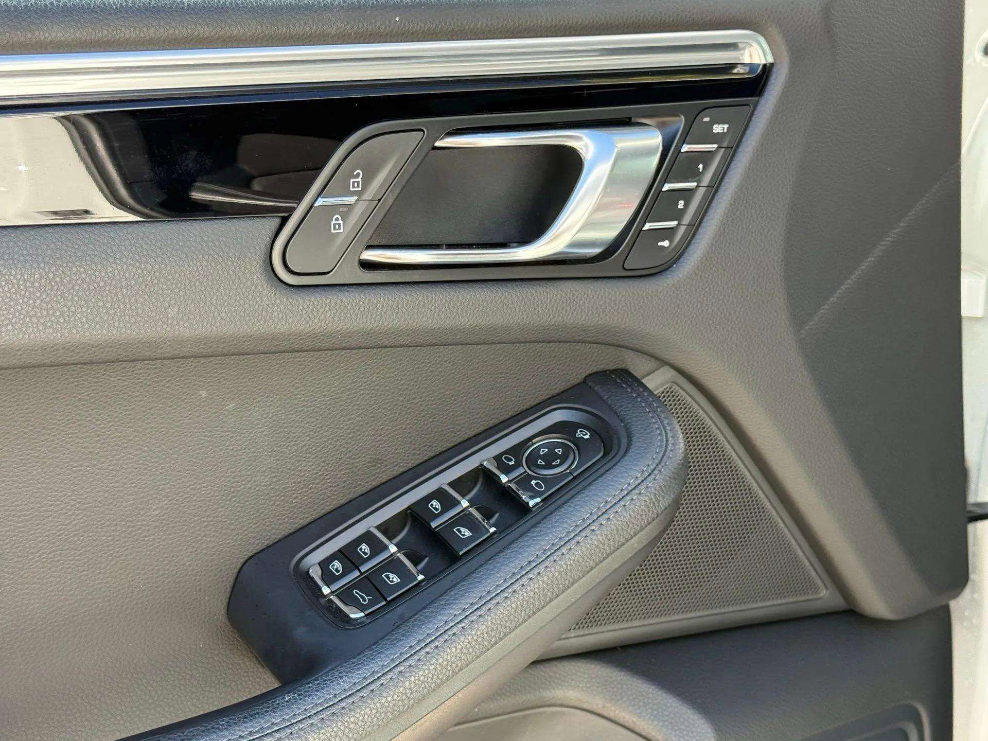 Used 2024 Porsche Macan image 28