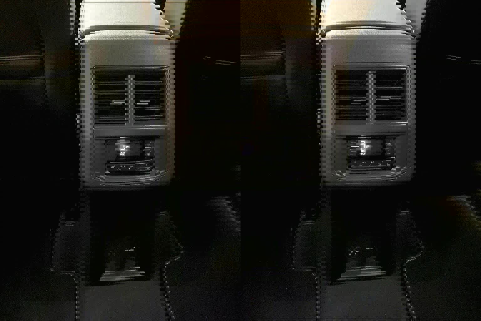 Used 2021 Volkswagen Atlas SEL Premium image 33